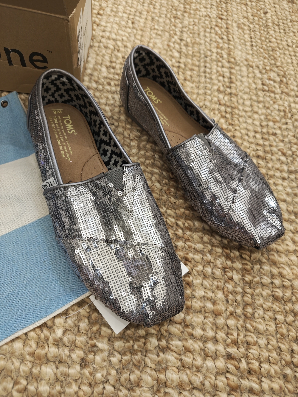 NWT Vintage Y2K Retired TOMS Women's Pewter Sequin Classic Slip-On Flats